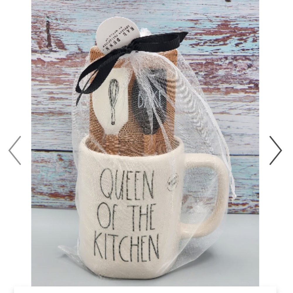 Rae Dunn QUEEN OF THE KITCHEN with Spatulas Mug Gift Set.